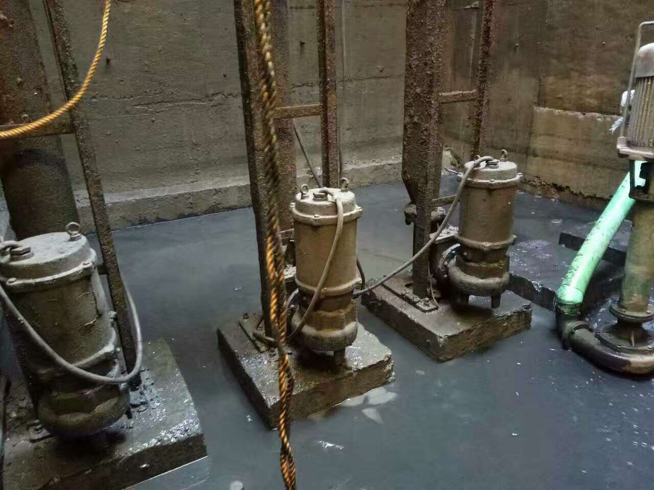 德城污水池清理