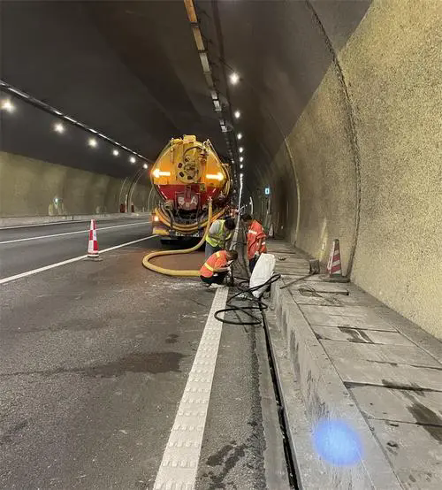 德城隧道排水渠清淤